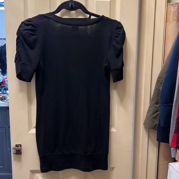 Low cut top - Picture 2 of 3